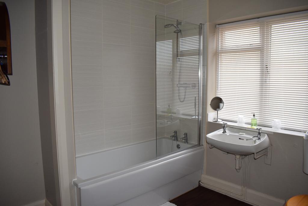 スケッグネス Woolpack Pub & Kitchen Bed & Breakfast エクステリア 写真