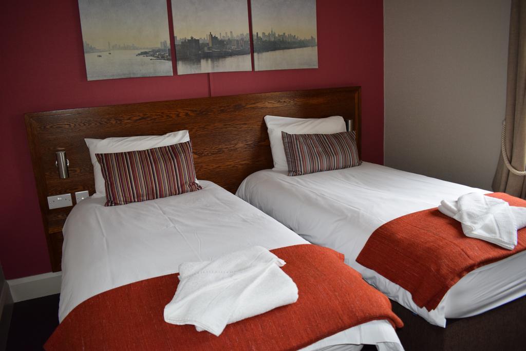 スケッグネス Woolpack Pub & Kitchen Bed & Breakfast エクステリア 写真